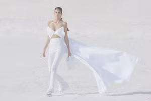 Jacquemus - Fall Winter 2022/2023: Bản giao hưởng trong sắc trắng