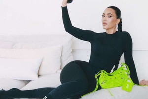 Kim Kardashian là “ngôi sao” của chiến dịch Balenciaga mới