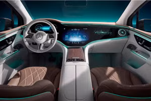 Mercedes-Benz EQE SUV lộ ảnh nội thất trước khi ra mắt