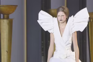 Victor & Rolf Haute Couture Xuân Hè 2022: Thế giới của ma cà rồng