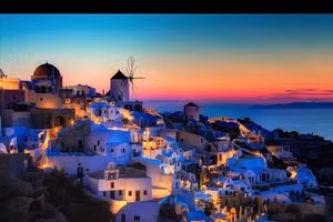 Santorini, Hy Lạp - Một trong những hòn đảo đẹp nhất thế giới.