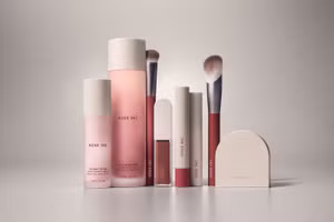 Siêu mẫu Rosie Hungtinton-Whiteley ra mắt thương hiệu làm đẹp riêng