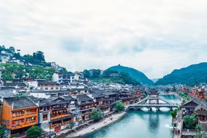 Tour Trung Quốc 2023: Khám phá Phượng Hoàng Cổ Trấn đẹp như tranh vẽ