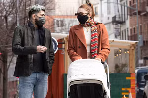 Phong cách thời trang trendy của Gigi Hadid khi làm mẹ