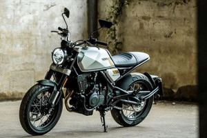 Brixton Crossfire 500 - chiếc mô tô phong cách cafer racer pha trộn nét hiện đại