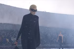 Balenciaga 360° Show Winter 22 - Đồng cảm cùng người dân Ukraine