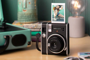 Máy ảnh Instax Mini 40 - Món phụ kiện thời trang cá tính