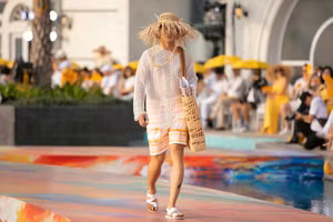 Sao Việt lựa chọn thời trang crochet cho hè 2021