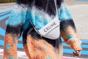 Giới trẻ và cơn sốt túi tam giác Triangle Bag từ nhà mốt Céline