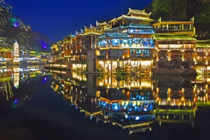 Tour Phượng Hoàng Cổ Trấn 2023 siêu hot chỉ hơn 7 triệu đồng