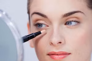 15 loại kem che khuyết điểm dưới mắt tốt nhất cho bạn!