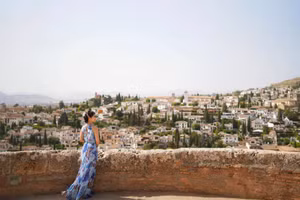 Nếu bạn chỉ đến thăm một thành phố ở Tây Ban Nha, đó phải là Granada