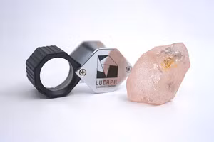 Chiêm ngưỡng viên kim cương hồng lớn nhất được tìm thấy trong 300 năm