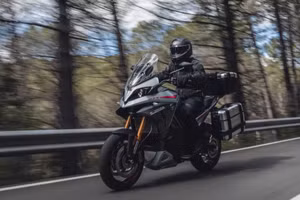 Energica Experia- Adventure trang bị động cơ điện đi được 420 km