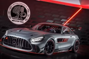 Mercedes-AMG GT Track Series là mẫu xe thương mại mạnh mẽ nhất từng được sản xuất