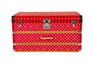 Một chiếc rương Supreme x Louis Vuitton được bán với giá 2,2 tỷ đồng