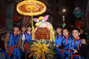 Rộn ràng lễ hội rước lợn ở La Phù