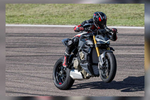 Sau Panigale V4, Ducati Streetfighter V4 2023 ra mắt với 3 phiên bản