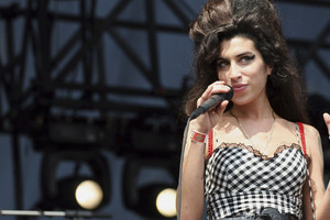 Bán đấu giá trang phục của cố nghệ sỹ Amy Winehouse