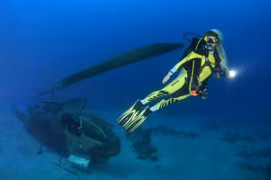 Lặn ngắm bảo tàng quân sự có 1-0-2 trên thế giới