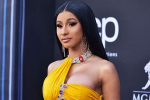 Cardi B làm nên lịch sử với tư cách là nữ rapper đầu tiên sở hữu đa chứng nhận kim cương