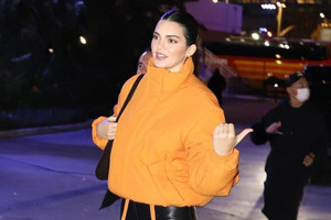 Khi Kendall Jenner và dàn sao phối đồ với áo phao, có gì ấn tượng?