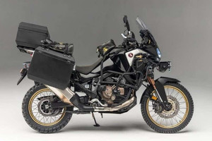 Honda Africa Twin có thêm "bản độ" chính hãng ngầu hơn