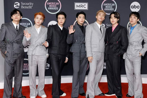 American Music Awards 2021 gọi tên BTS là nghệ sĩ Châu Á đầu tiên thắng giải Artist of the year