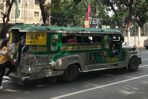 Thú vị những chiếc xe Jeepney đầy sắc màu ở Philippines