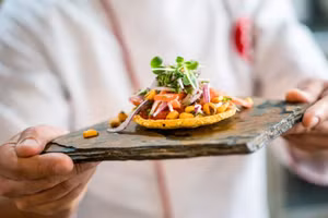 Nghệ thuật phục vụ món ăn siêu nhỏ tại các nhà hàng cao cấp