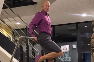 Người đàn ông “phá vỡ nguyên tắc” váy và giày cao gót chỉ dành cho phái nữ