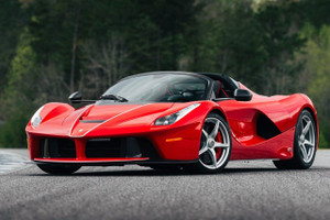 Một chiếc Ferrari LaFerrari Aperta hiếm có được bán đấu giá hơn 5 triệu USD