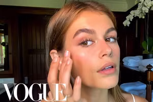 Kaia Gerber chia sẻ bí quyết chăm sóc da hàng ngày chuẩn siêu mẫu