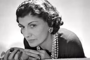 Coco Chanel - Từ cô bé mồ côi mẹ đến huyền thoại thời trang thế giới