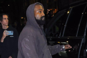 Kanye West mua mạng xã hội của hãng Parlement để được tự do ngôn luận