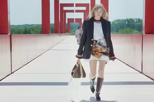 Louis Vuitton- Cruise 2022: Đắm chìm vào vũ trụ và thiên hà bao la