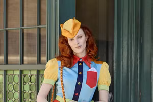 Moschino resort 2022 collection - MV nhạc kịch lấy cảm hứng từ đồ ăn và thời kỳ vàng son của Hollywood