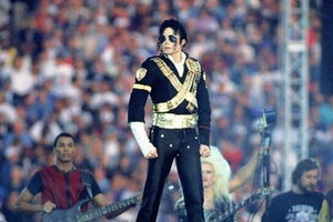 Những ảnh hưởng của Michael Jackson đến thời trang ngày nay ra sao?