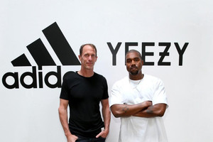 adidas: “Mối quan hệ với Kanye West đang được xem xét”