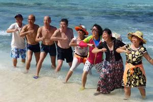 Khách Trung Quốc hạn chế du lịch theo đoàn đông