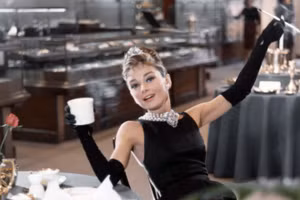 Găng tay opera - món phụ kiện cổ điển đang quay trở lại xu hướng