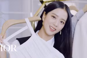 Jisoo tỏa sáng như một ngôi sao khi xem show diễn Dior Cruise 22