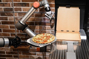 Độc đáo cửa hàng pizza ở Pháp chỉ toàn robot phục vụ