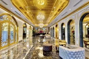 Khám phá nội thất xa hoa của khách sạn dát vàng ở Hà Nội