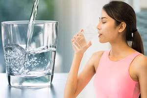 Nên uống nước nóng hay nước lạnh để giảm cân?