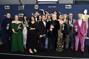 Thời trang thảm đỏ các sao Hollywood tại Lễ trao giải SAG Awards 2022