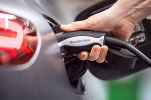 Mercedes có kế hoạch chuyển hoàn toàn sang xe điện vào cuối thập kỷ