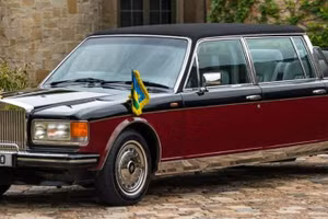 Ngắm xe Rolls-Royce độc nhất được "thửa riêng" cho Hoàng gia Anh