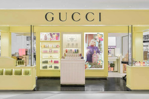 Gian hàng Gucci Beauty Crescent Mall gian hàng thứ 3 tại Việt Nam