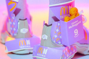 “Độ” sneaker chất lừ từ giấy gói bữa ăn BTS của McDonald